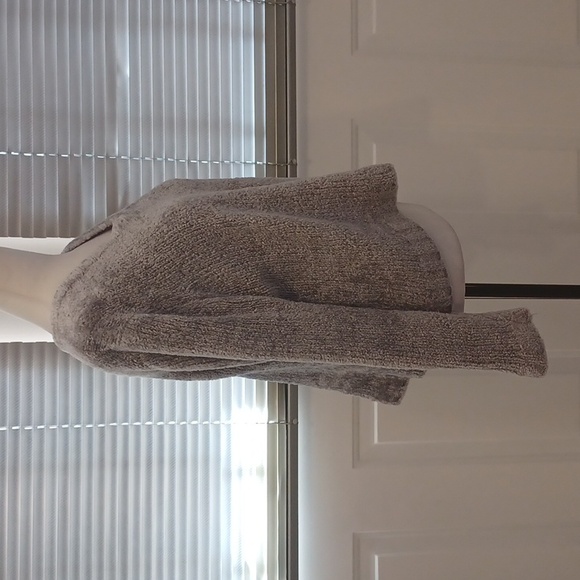 $4 Add-on Silvery Gray Knit Sweater - Size Large - Picture 3 of 5